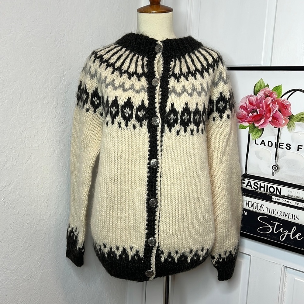 Vintage Tricote A La Main Par Hand Knit Pure Virgin Wool Sweater Rtm